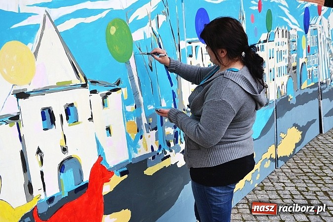 Zdjęcie w galerii na portalu naszraciborz.pl: Instytut Studi&oacute;w Edukacyjnych i Sztuki PWSZ w Raciborzu zorganizował na zamku projekt malarski - zobacz efekty wiadomości z regionu