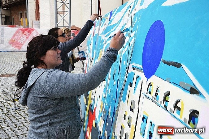 Zdjęcie w galerii na portalu naszraciborz.pl: Instytut Studi&oacute;w Edukacyjnych i Sztuki PWSZ w Raciborzu zorganizował na zamku projekt malarski - zobacz efekty wiadomości z regionu