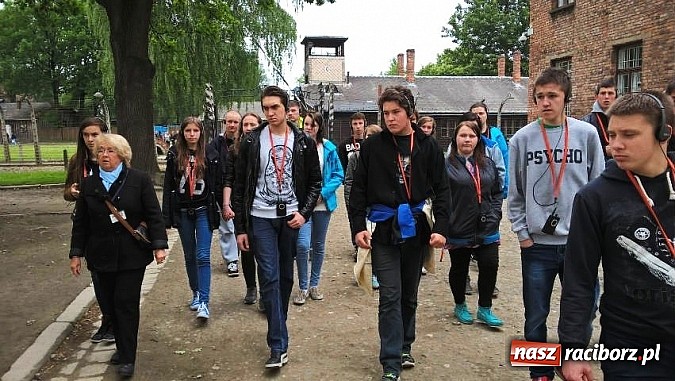 Zdjęcie w galerii na portalu naszraciborz.pl: Wycieczka edukacyjna uczniów G 5 do Oświęcimia wiadomości z regionu