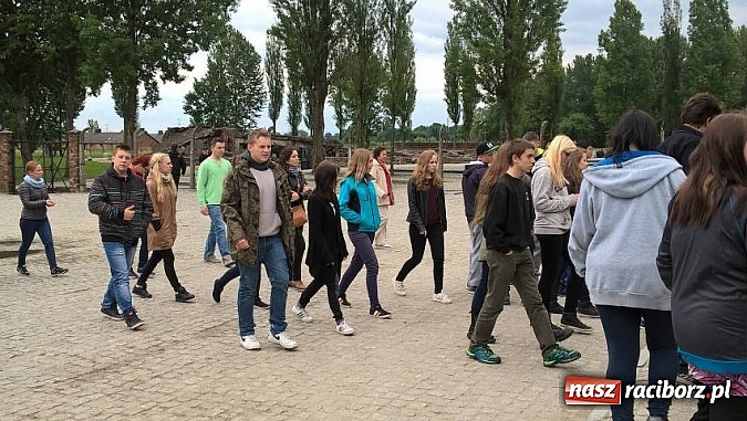 Zdjęcie w galerii na portalu naszraciborz.pl: Wycieczka edukacyjna uczniów G 5 do Oświęcimia wiadomości z regionu