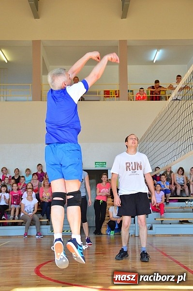 Zdjęcie w galerii na portalu naszraciborz.pl: Uczniowie bieńkowickiej szkoły obchodzą swoje święto na sportowo  wiadomości z regionu