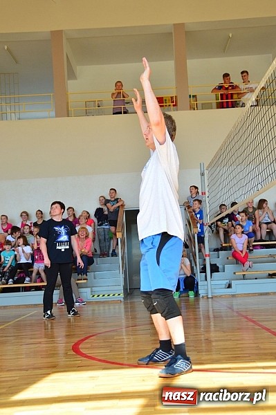 Zdjęcie w galerii na portalu naszraciborz.pl: Uczniowie bieńkowickiej szkoły obchodzą swoje święto na sportowo  wiadomości z regionu