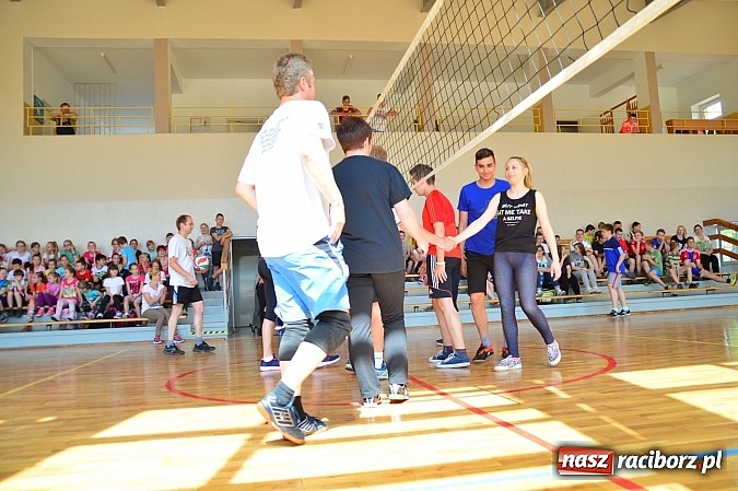 Zdjęcie w galerii na portalu naszraciborz.pl: Uczniowie bieńkowickiej szkoły obchodzą swoje święto na sportowo  wiadomości z regionu
