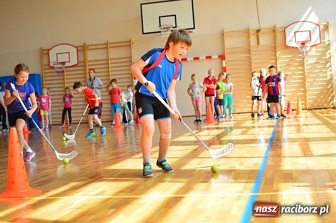 Zdjęcie w galerii na portalu naszraciborz.pl: Uczniowie bieńkowickiej szkoły obchodzą swoje święto na sportowo  wiadomości z regionu