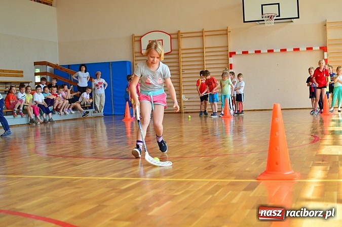 Zdjęcie w galerii na portalu naszraciborz.pl: Uczniowie bieńkowickiej szkoły obchodzą swoje święto na sportowo  wiadomości z regionu