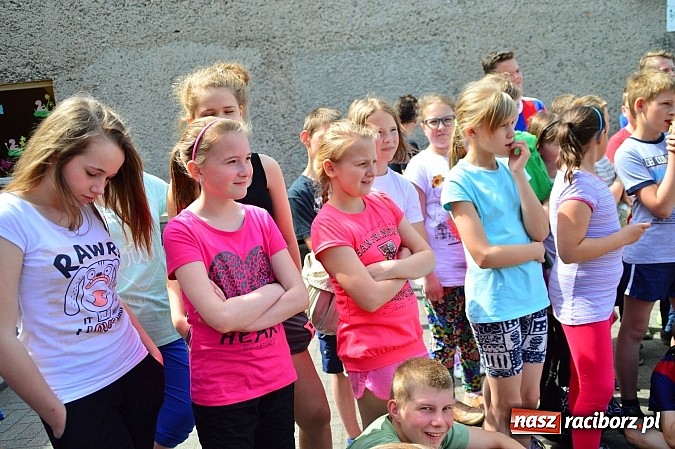 Zdjęcie w galerii na portalu naszraciborz.pl: Uczniowie bieńkowickiej szkoły obchodzą swoje święto na sportowo  wiadomości z regionu