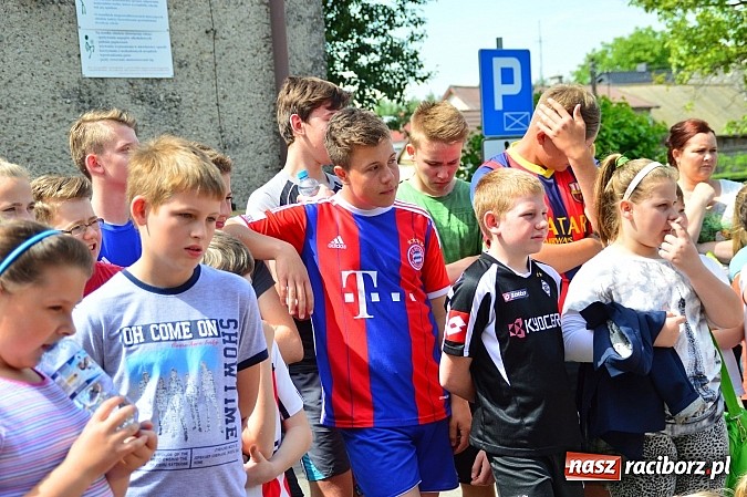 Zdjęcie w galerii na portalu naszraciborz.pl: Uczniowie bieńkowickiej szkoły obchodzą swoje święto na sportowo  wiadomości z regionu