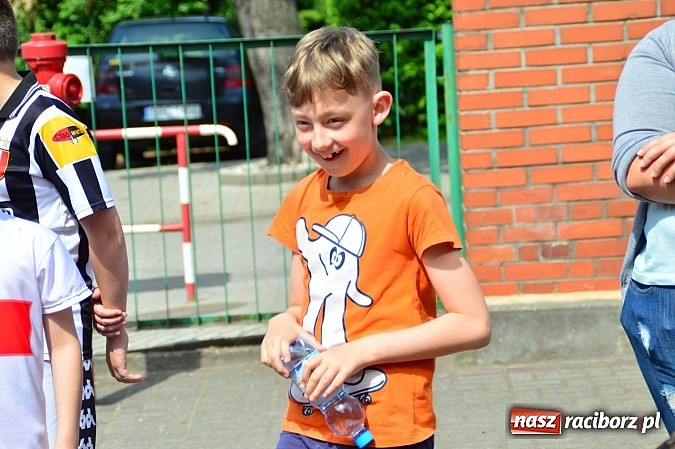 Zdjęcie w galerii na portalu naszraciborz.pl: Uczniowie bieńkowickiej szkoły obchodzą swoje święto na sportowo  wiadomości z regionu