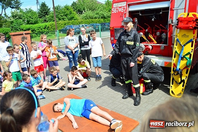 Zdjęcie w galerii na portalu naszraciborz.pl: Uczniowie bieńkowickiej szkoły obchodzą swoje święto na sportowo  wiadomości z regionu