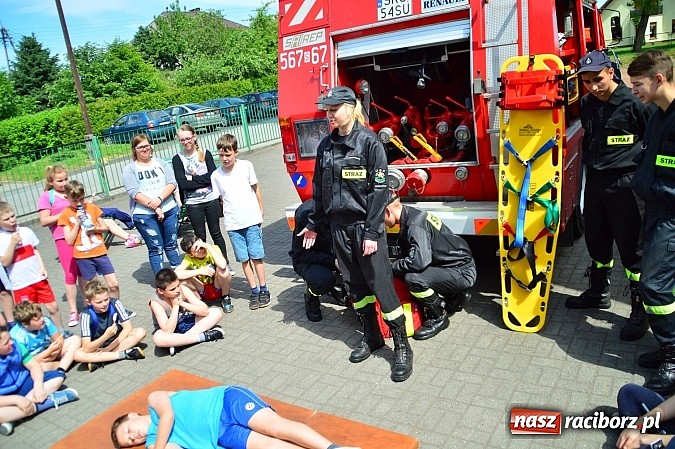 Zdjęcie w galerii na portalu naszraciborz.pl: Uczniowie bieńkowickiej szkoły obchodzą swoje święto na sportowo  wiadomości z regionu