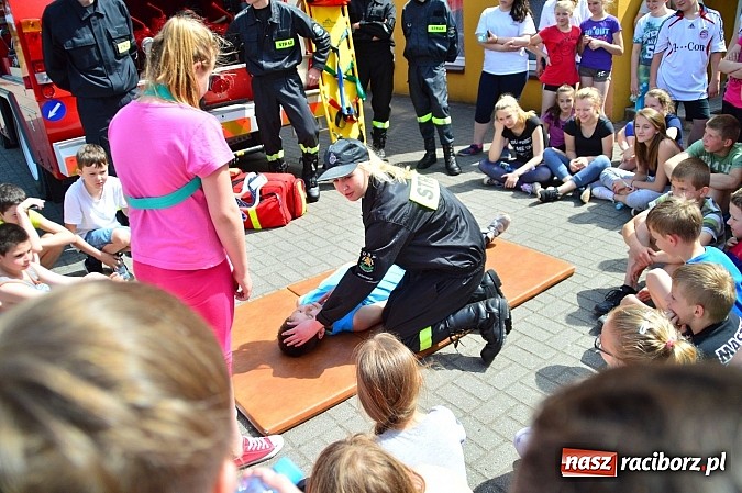 Zdjęcie w galerii na portalu naszraciborz.pl: Uczniowie bieńkowickiej szkoły obchodzą swoje święto na sportowo  wiadomości z regionu