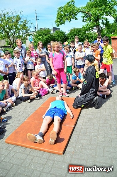 Zdjęcie w galerii na portalu naszraciborz.pl: Uczniowie bieńkowickiej szkoły obchodzą swoje święto na sportowo  wiadomości z regionu