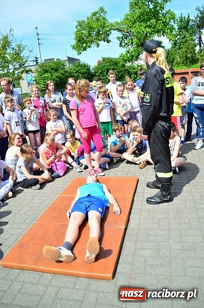 Zdjęcie w galerii na portalu naszraciborz.pl: Uczniowie bieńkowickiej szkoły obchodzą swoje święto na sportowo  wiadomości z regionu
