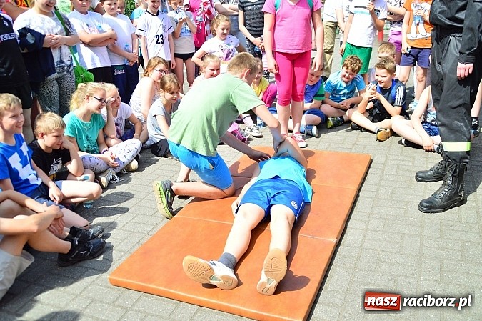 Zdjęcie w galerii na portalu naszraciborz.pl: Uczniowie bieńkowickiej szkoły obchodzą swoje święto na sportowo  wiadomości z regionu