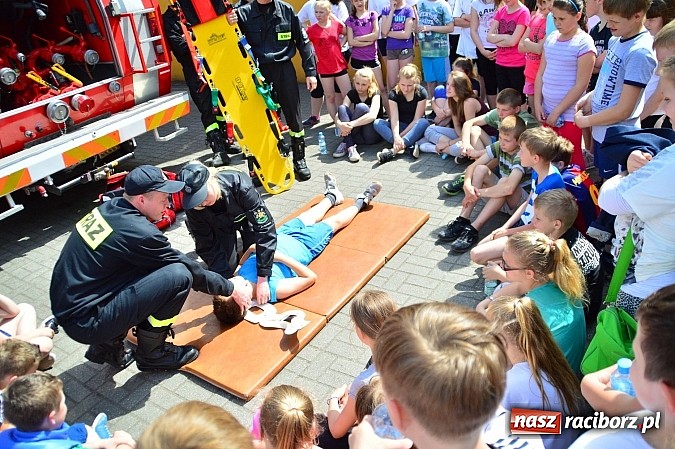 Zdjęcie w galerii na portalu naszraciborz.pl: Uczniowie bieńkowickiej szkoły obchodzą swoje święto na sportowo  wiadomości z regionu