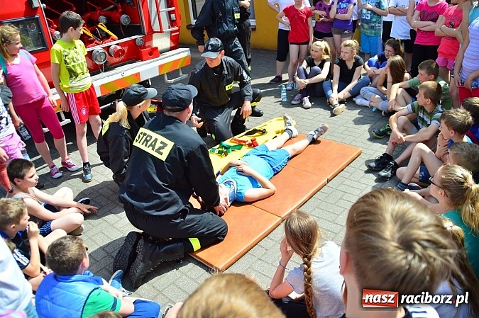 Zdjęcie w galerii na portalu naszraciborz.pl: Uczniowie bieńkowickiej szkoły obchodzą swoje święto na sportowo  wiadomości z regionu