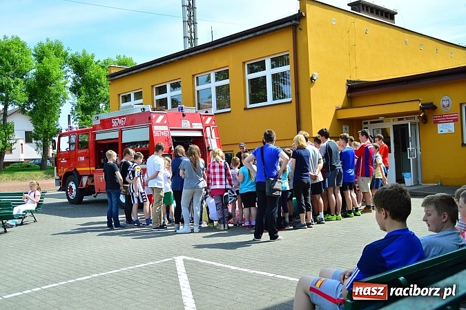 Zdjęcie w galerii na portalu naszraciborz.pl: Uczniowie bieńkowickiej szkoły obchodzą swoje święto na sportowo  wiadomości z regionu