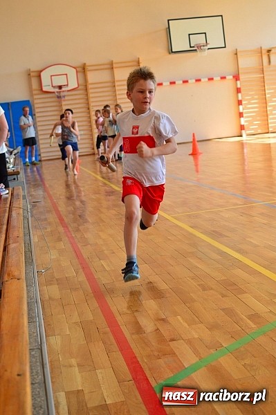 Zdjęcie w galerii na portalu naszraciborz.pl: Uczniowie bieńkowickiej szkoły obchodzą swoje święto na sportowo  wiadomości z regionu