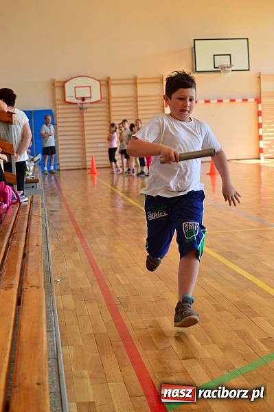 Zdjęcie w galerii na portalu naszraciborz.pl: Uczniowie bieńkowickiej szkoły obchodzą swoje święto na sportowo  wiadomości z regionu