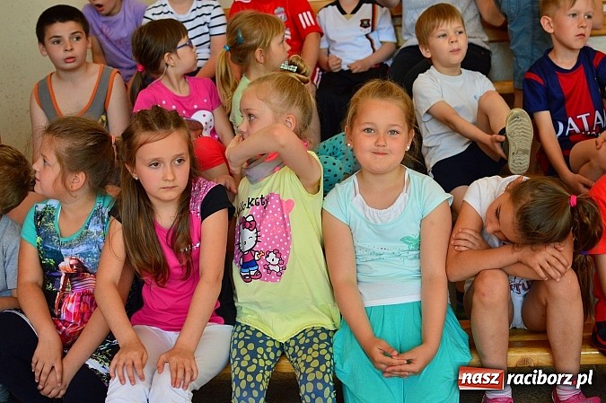 Zdjęcie w galerii na portalu naszraciborz.pl: Uczniowie bieńkowickiej szkoły obchodzą swoje święto na sportowo  wiadomości z regionu