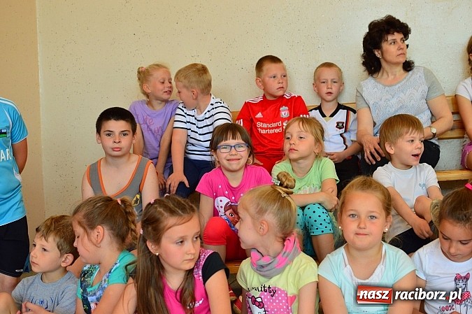 Zdjęcie w galerii na portalu naszraciborz.pl: Uczniowie bieńkowickiej szkoły obchodzą swoje święto na sportowo  wiadomości z regionu