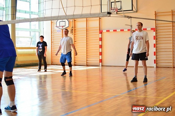 Zdjęcie w galerii na portalu naszraciborz.pl: Uczniowie bieńkowickiej szkoły obchodzą swoje święto na sportowo  wiadomości z regionu