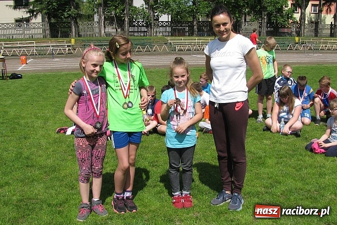 Zdjęcie w galerii na portalu naszraciborz.pl: Mała liga lekkoatletyczna z udziałem Katarzyny Hyjek wiadomości z regionu