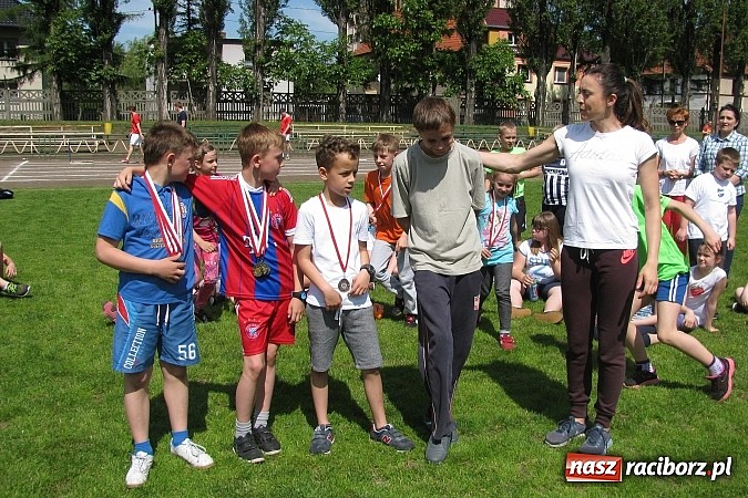 Zdjęcie w galerii na portalu naszraciborz.pl: Mała liga lekkoatletyczna z udziałem Katarzyny Hyjek wiadomości z regionu