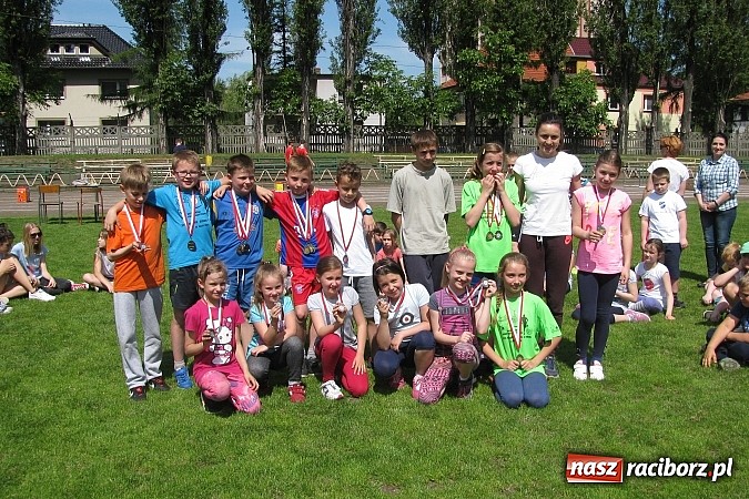 Zdjęcie w galerii na portalu naszraciborz.pl: Mała liga lekkoatletyczna z udziałem Katarzyny Hyjek wiadomości z regionu
