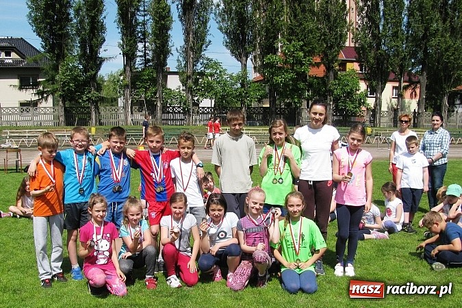 Zdjęcie w galerii na portalu naszraciborz.pl: Mała liga lekkoatletyczna z udziałem Katarzyny Hyjek wiadomości z regionu