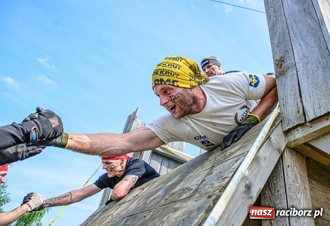 Zdjęcie w galerii na portalu naszraciborz.pl: Efekt Runmageddonu, czyli współpraca w ogniu, lodzie i błocie  wiadomości z regionu