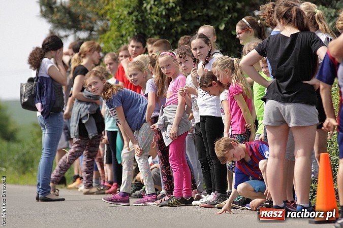 Zdjęcie w galerii na portalu naszraciborz.pl: Wielkie bieganie na Dzień Dziecka w Rudniku wiadomości z regionu