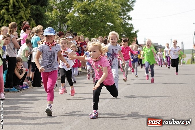 Zdjęcie w galerii na portalu naszraciborz.pl: Wielkie bieganie na Dzień Dziecka w Rudniku wiadomości z regionu