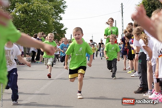 Zdjęcie w galerii na portalu naszraciborz.pl: Wielkie bieganie na Dzień Dziecka w Rudniku wiadomości z regionu