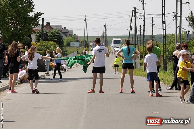 Zdjęcie w galerii na portalu naszraciborz.pl: Wielkie bieganie na Dzień Dziecka w Rudniku wiadomości z regionu
