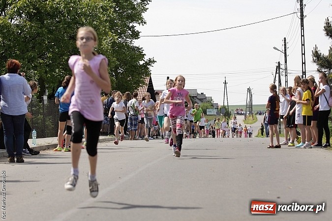 Zdjęcie w galerii na portalu naszraciborz.pl: Wielkie bieganie na Dzień Dziecka w Rudniku wiadomości z regionu