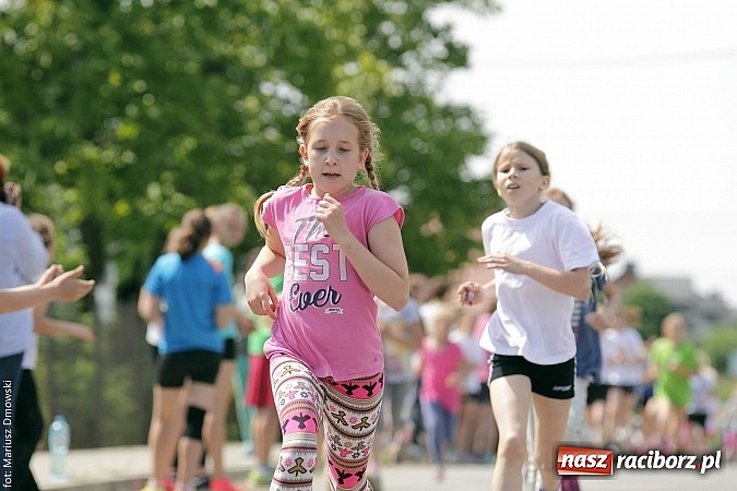 Zdjęcie w galerii na portalu naszraciborz.pl: Wielkie bieganie na Dzień Dziecka w Rudniku wiadomości z regionu