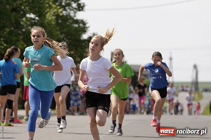 Zdjęcie w galerii na portalu naszraciborz.pl: Wielkie bieganie na Dzień Dziecka w Rudniku wiadomości z regionu