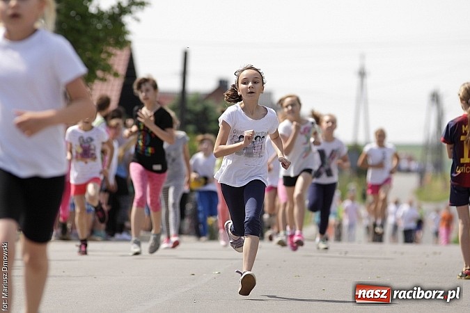 Zdjęcie w galerii na portalu naszraciborz.pl: Wielkie bieganie na Dzień Dziecka w Rudniku wiadomości z regionu
