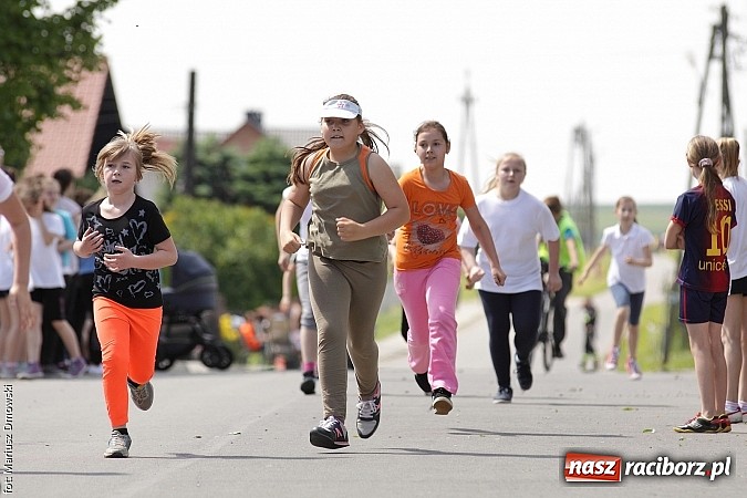 Zdjęcie w galerii na portalu naszraciborz.pl: Wielkie bieganie na Dzień Dziecka w Rudniku wiadomości z regionu