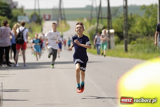 Zdjęcie w galerii na portalu naszraciborz.pl: Wielkie bieganie na Dzień Dziecka w Rudniku wiadomości z regionu