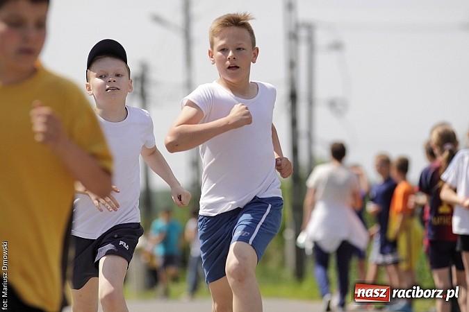 Zdjęcie w galerii na portalu naszraciborz.pl: Wielkie bieganie na Dzień Dziecka w Rudniku wiadomości z regionu