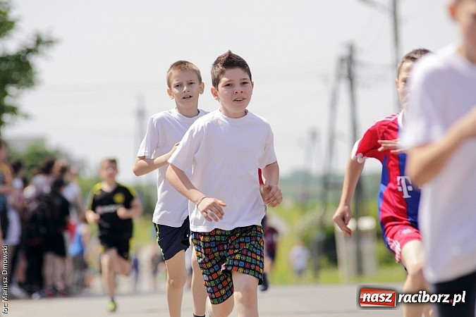 Zdjęcie w galerii na portalu naszraciborz.pl: Wielkie bieganie na Dzień Dziecka w Rudniku wiadomości z regionu