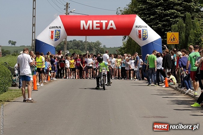 Zdjęcie w galerii na portalu naszraciborz.pl: Wielkie bieganie na Dzień Dziecka w Rudniku wiadomości z regionu