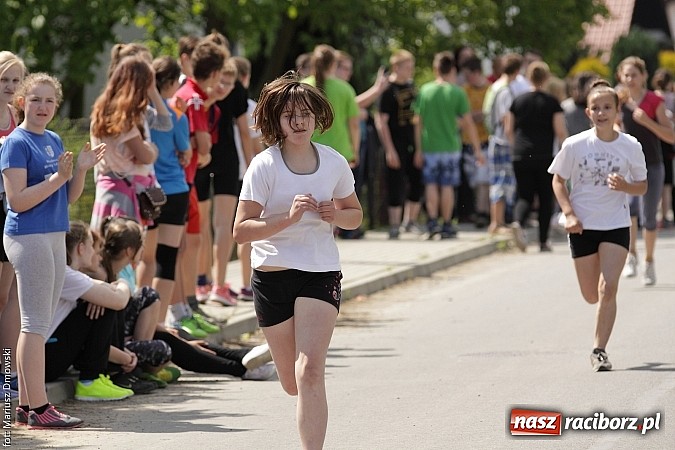 Zdjęcie w galerii na portalu naszraciborz.pl: Wielkie bieganie na Dzień Dziecka w Rudniku wiadomości z regionu