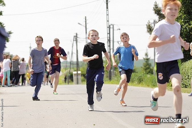 Zdjęcie w galerii na portalu naszraciborz.pl: Wielkie bieganie na Dzień Dziecka w Rudniku wiadomości z regionu