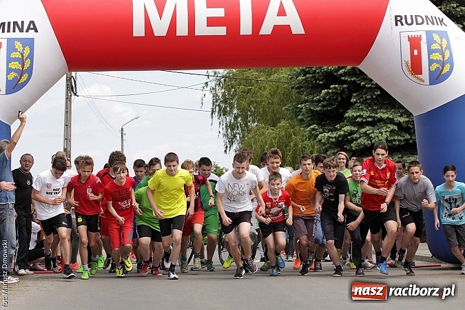 Zdjęcie w galerii na portalu naszraciborz.pl: Wielkie bieganie na Dzień Dziecka w Rudniku wiadomości z regionu