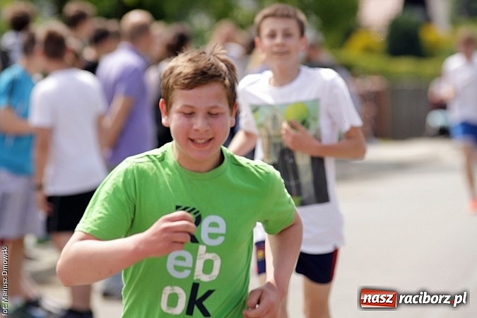 Zdjęcie w galerii na portalu naszraciborz.pl: Wielkie bieganie na Dzień Dziecka w Rudniku wiadomości z regionu