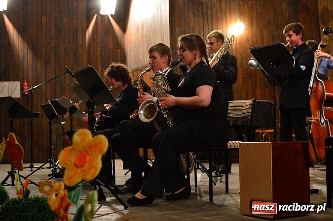 Zdjęcie w galerii na portalu naszraciborz.pl: Dzień Dziecka w szkole muzycznej  wiadomości z regionu