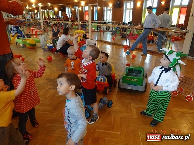 Zdjęcie w galerii na portalu naszraciborz.pl: Majówki w raciborskim Fiku-miku wiadomości z regionu